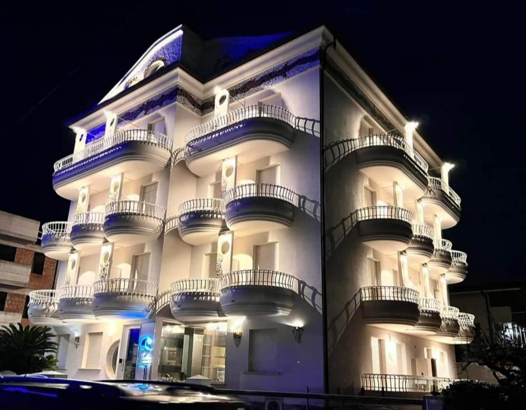 Residence Anchisemare Alba Adriatica Exterior foto