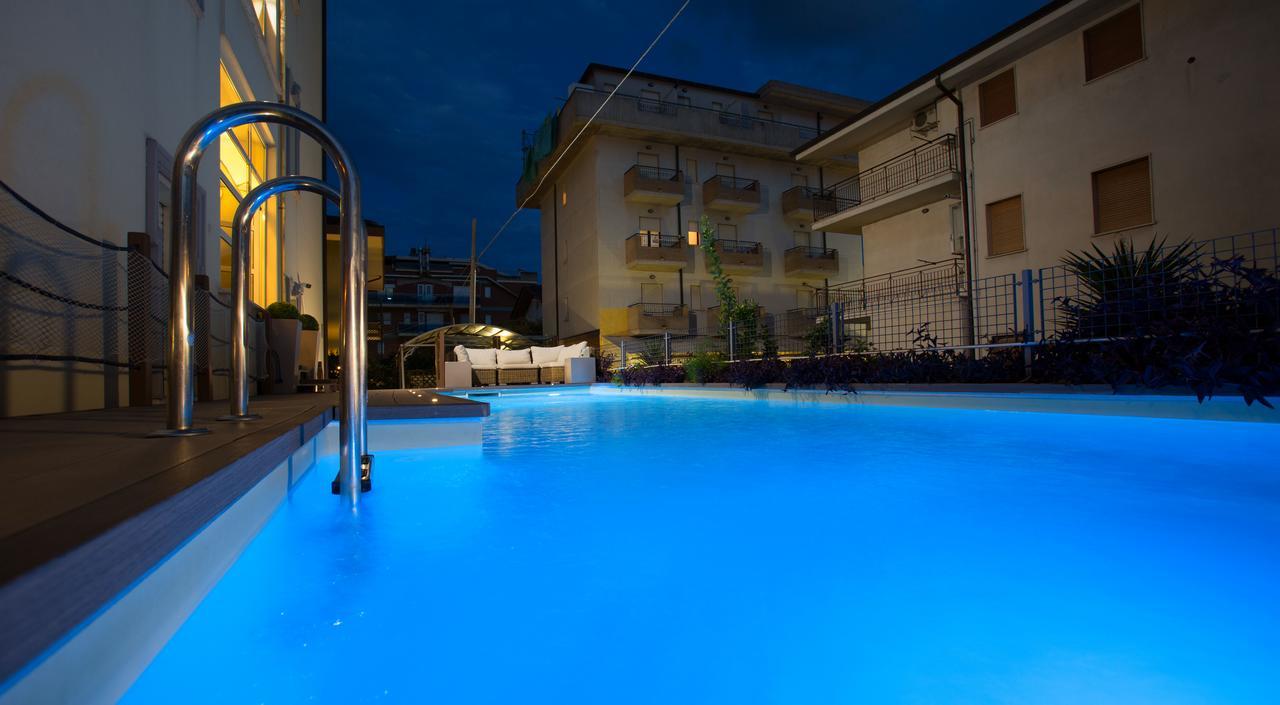 Residence Anchisemare Alba Adriatica Exterior foto